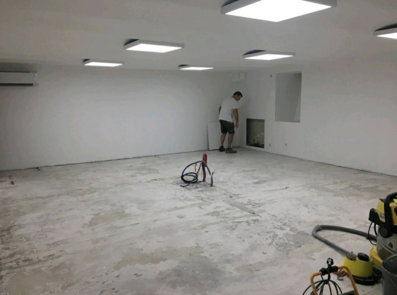 Dalles LED éclairage espace de travail cabinet assurance Cavaillon Dell'Anna électricité plomberie chauffage